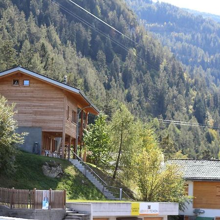 Chalet Tzarbonire Bed & Breakfast Chalais Bagian luar foto